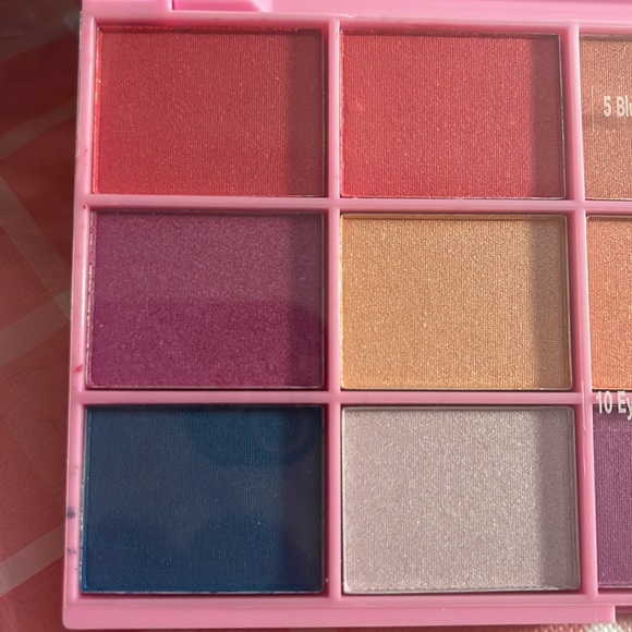 🎈SALE🎈🎀#5.MAKEUP BUNDLE🎀 - Picture 5 of 15